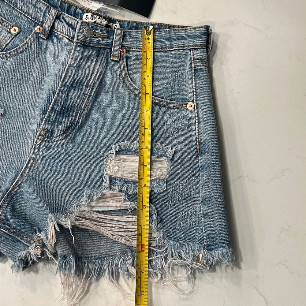 NWT Women's Ripped Jean Shorts - Size Small - Picture 4 of 5